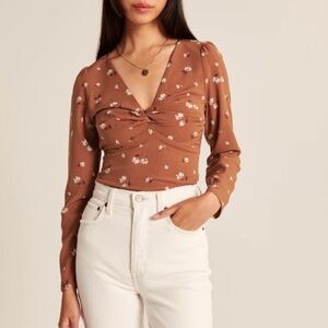 Abercrombie & Fitch Floral Twist Front Long Sleeve Blouse in Rust Orange XS